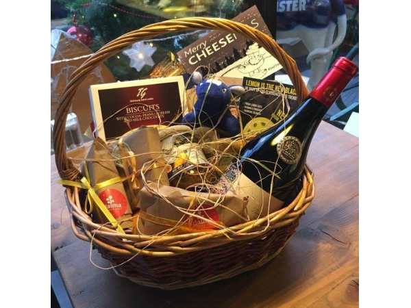 The gift cheese basket